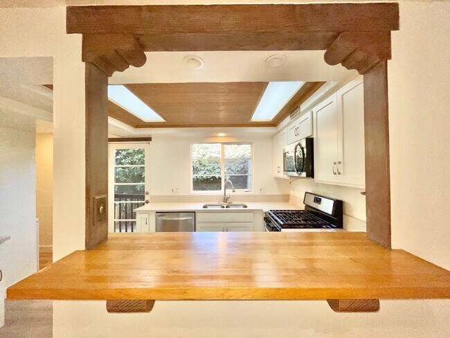 Building Photo - 426