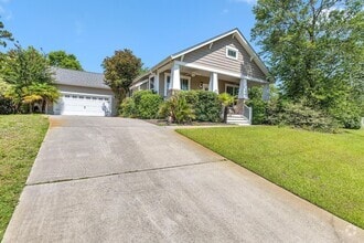 Building Photo - 204 W Azalea Dr