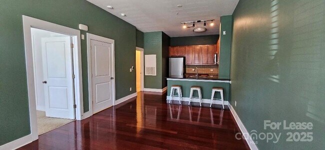 Foto del edificio - 3243 Noda Blvd