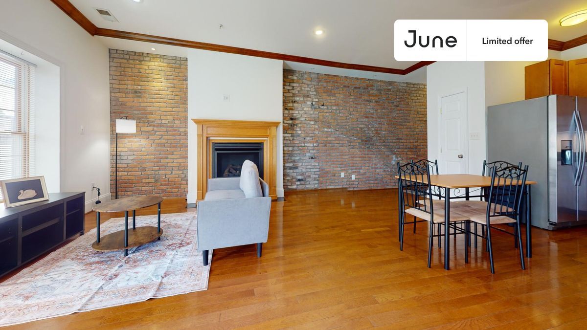 Primary Photo - 1337 Girard St NW