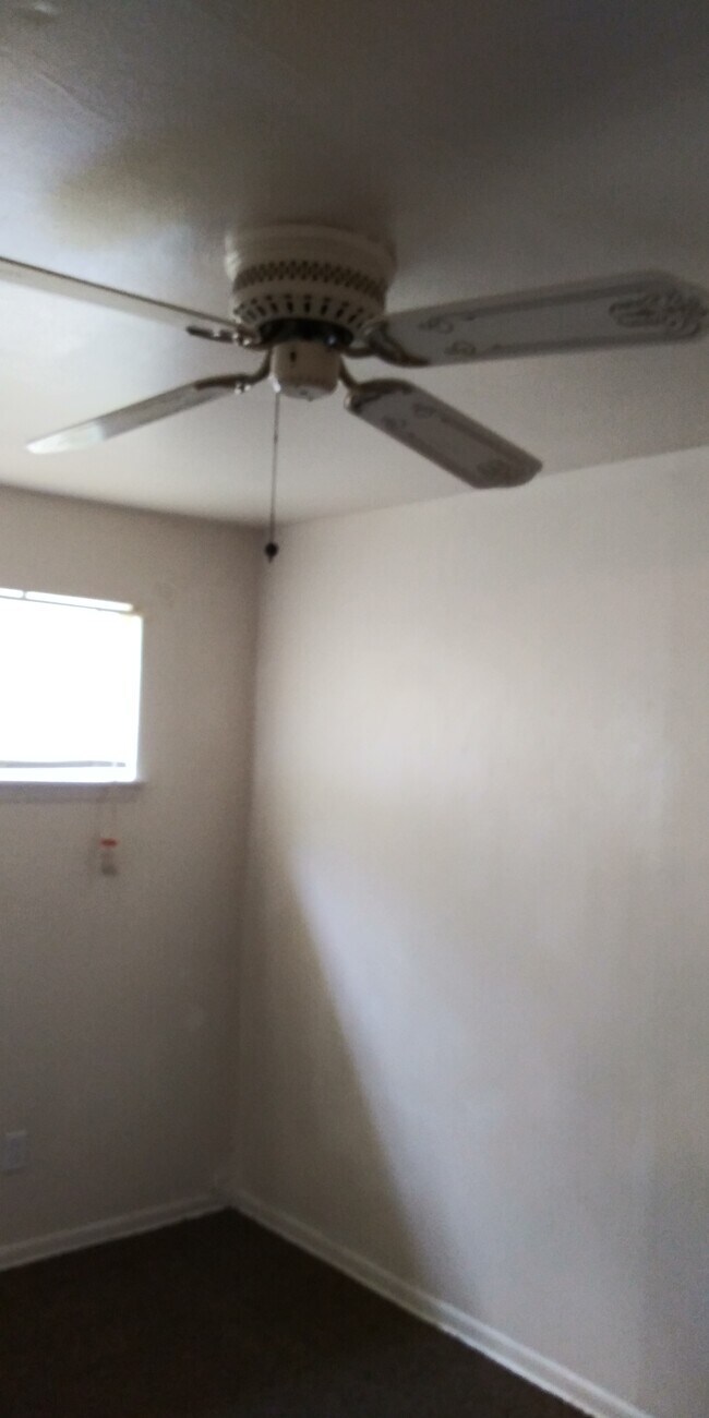 bedroom - 2712 Berry St