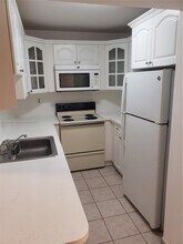 Building Photo - 9682 Fontainebleau Blvd