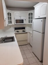 Building Photo - 9682 Fontainebleau Blvd
