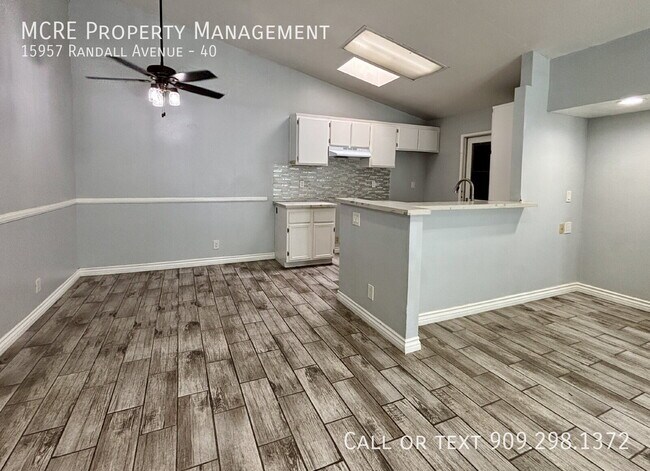 Foto del edificio - 15957 Randall Ave