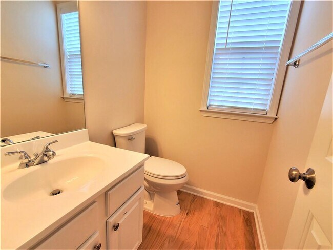 Building Photo - 545 Friars Head Dr NE