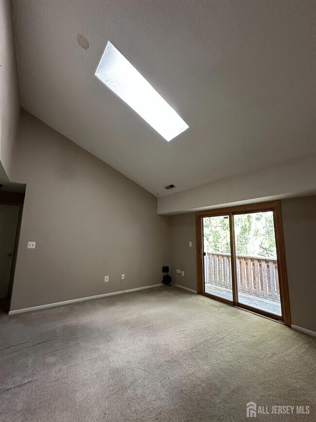 Foto del edificio - 1518 Ravens Crest Dr