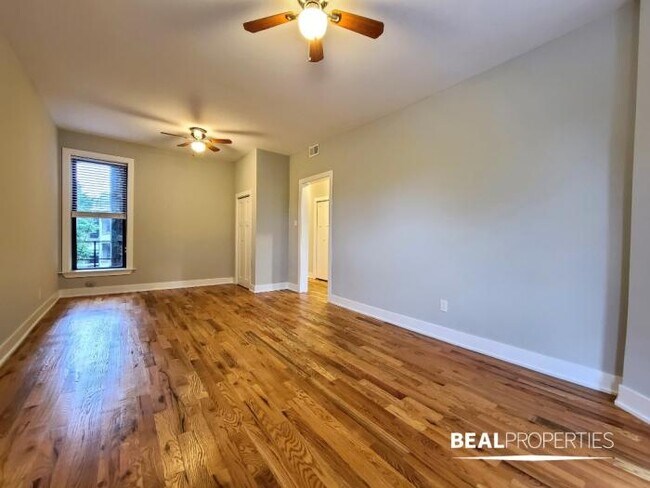 Foto del edificio - 3 bedroom in CHICAGO IL 60657