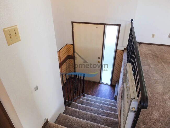 Building Photo - Spacious 4 Bedroom Home with Fenced Backyard & Garage