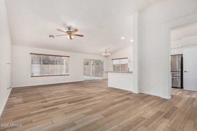 Building Photo - 1322 W Charleston Ave
