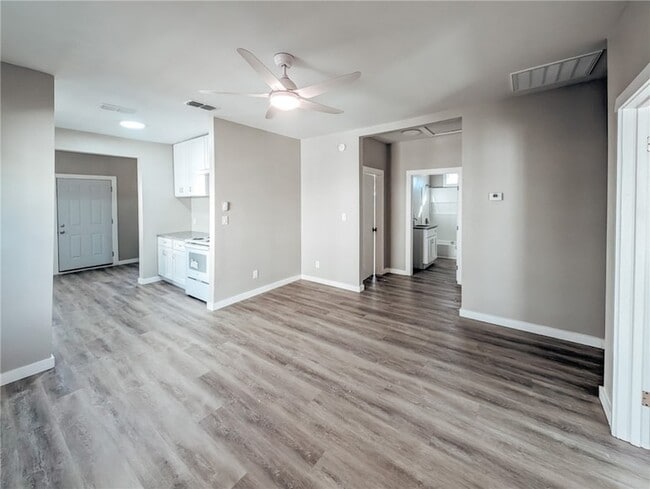 Building Photo - 1133 S Brownlee Blvd