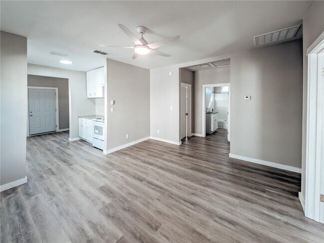 Foto del edificio - 1133 S Brownlee Blvd