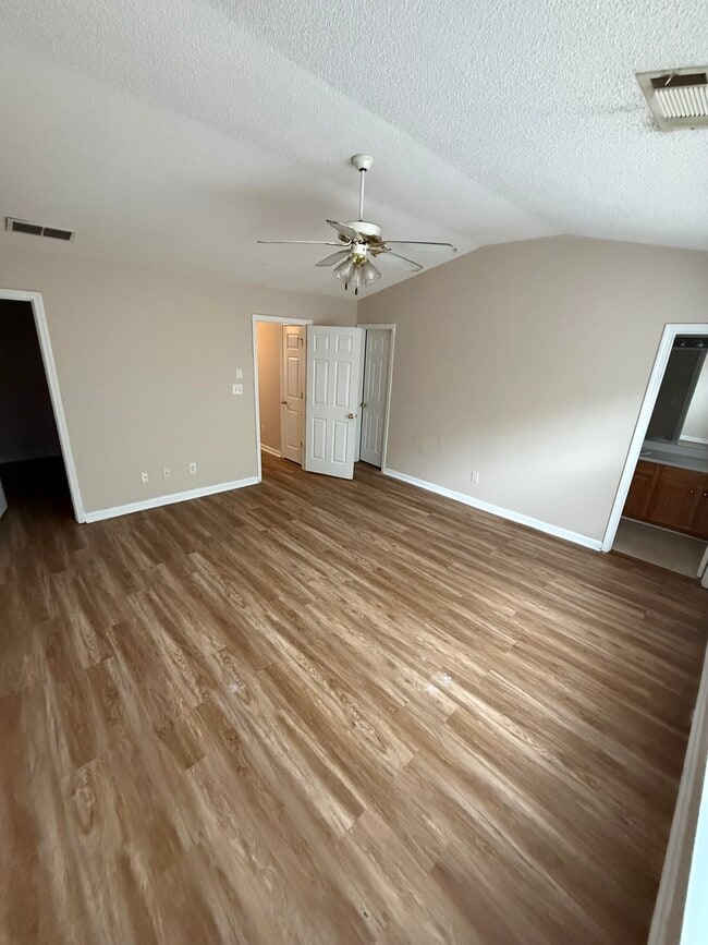 Foto del edificio - 460 Parkway Rd