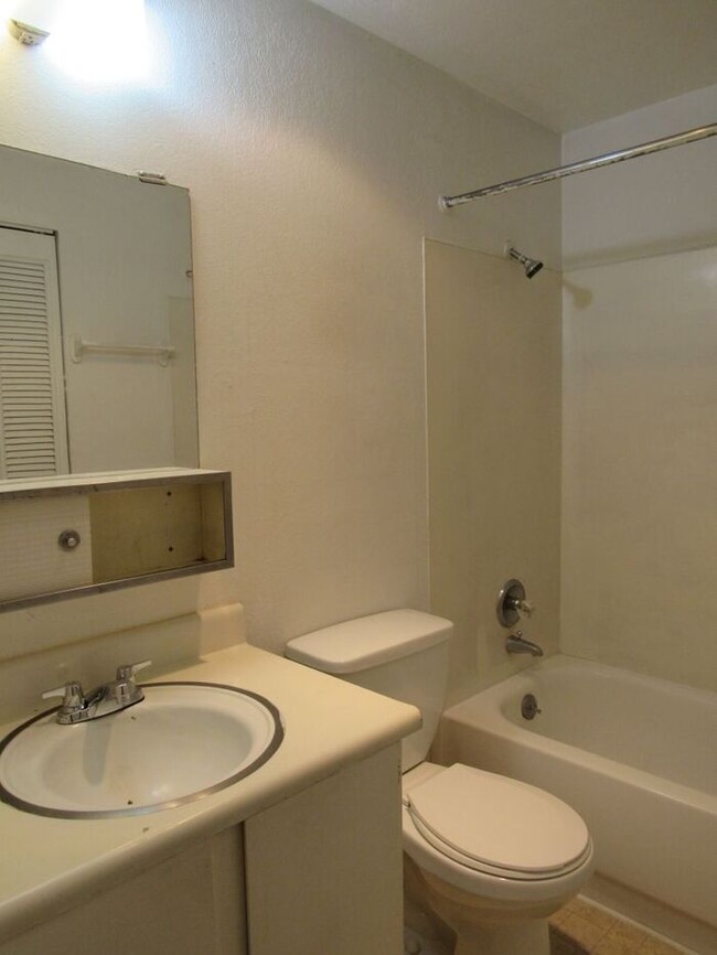 Foto del edificio - 1bd/1ba Apartment in Terrace Heights