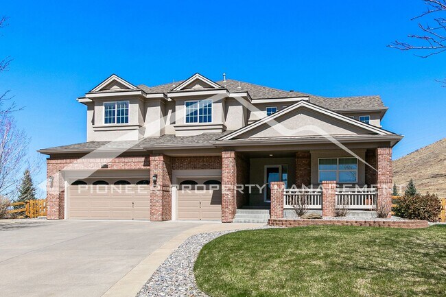 Building Photo - Gorgeous Home with Mountain Views and Wash...