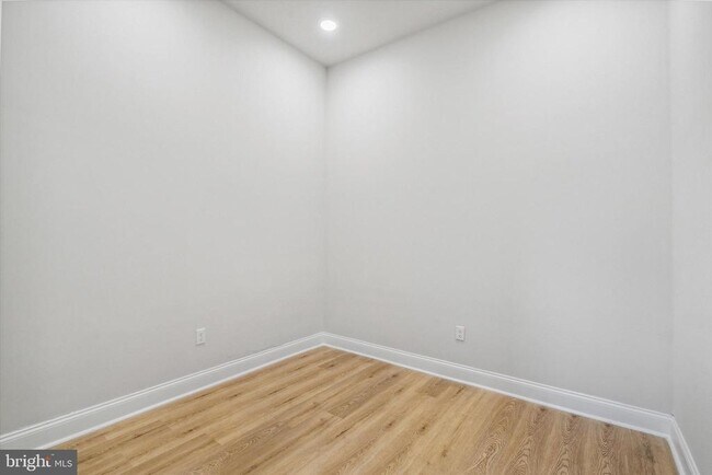 Building Photo - 2157 E Lehigh Ave