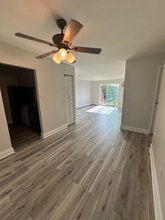 Building Photo - 267 Shorewood Dr