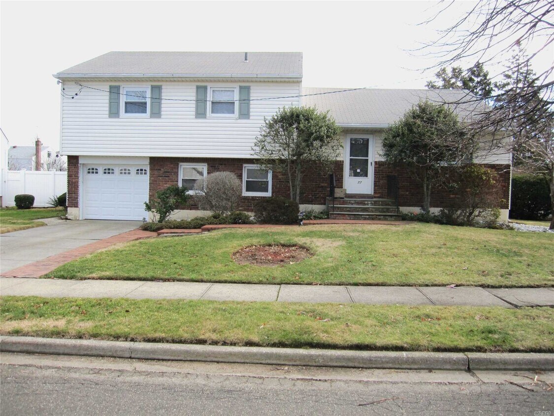 Primary Photo - 77 Massapequa Ave