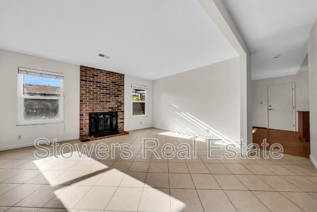 Building Photo - 925 St Louis Ct