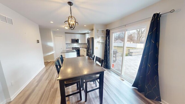 Foto del edificio - 6035 Ravine Ct
