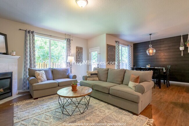 Building Photo - 21125 SW Ladyfern Dr