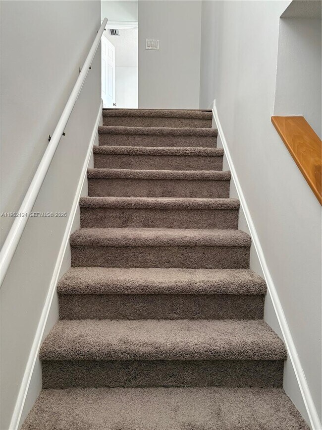 Foto del edificio - 6579 Via Regina