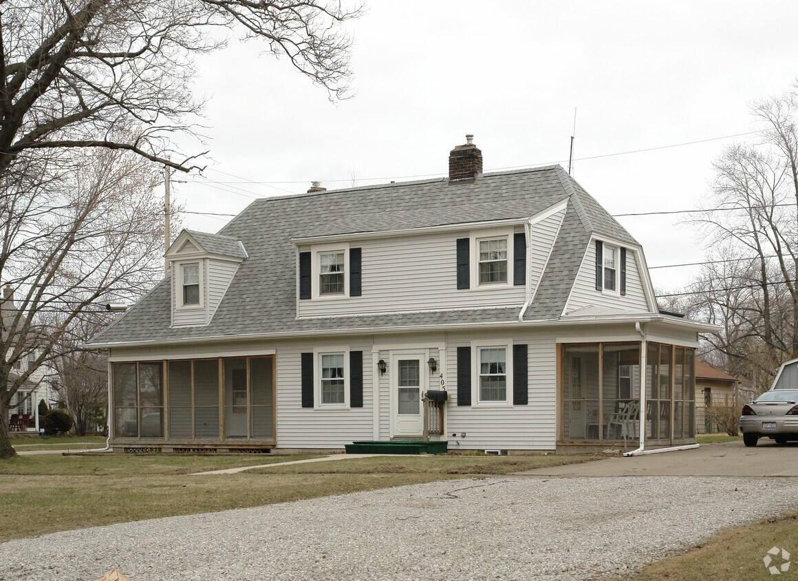 Primary Photo - 405 Augusta Ave