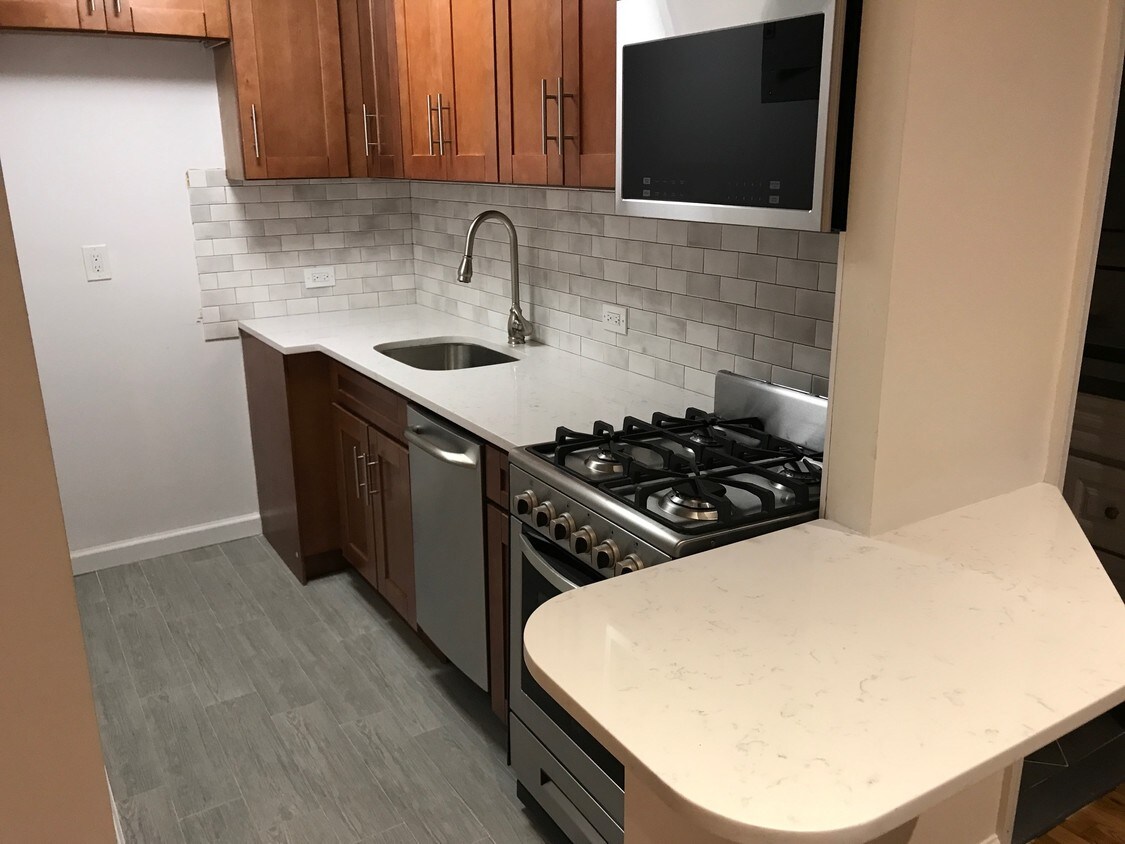 Building Photo - 117 W 75th St