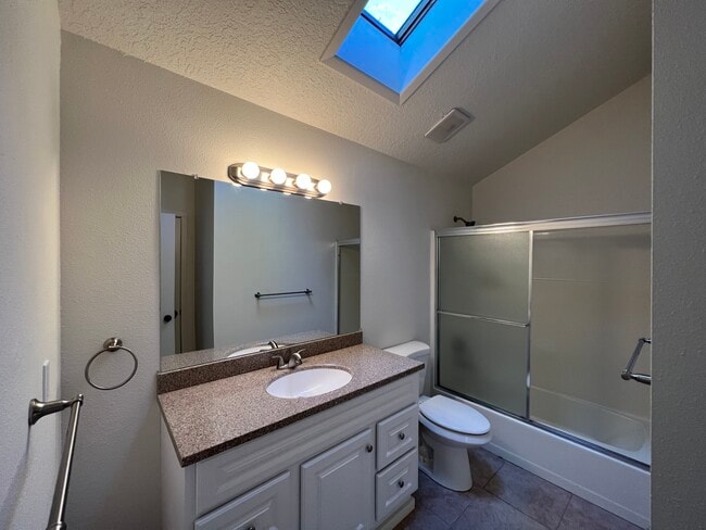 Upstairs Bath - 2778 Robinwood Way