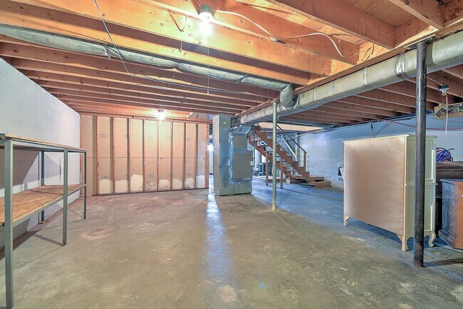 Building Photo - 185 Woodland Cir