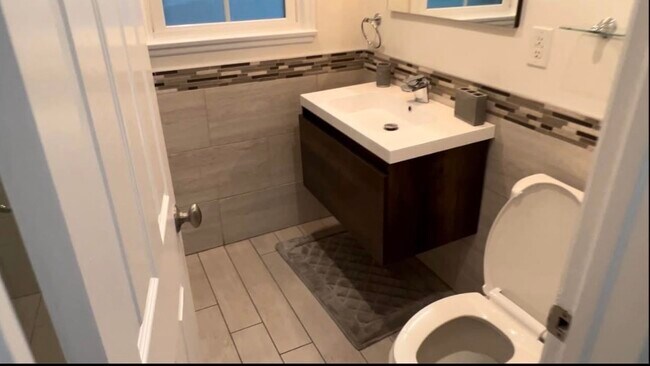 Foto del edificio - 6154 Aura Ave