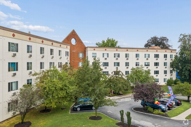 Foto del edificio - Sycamore Crest 55+ Senior Apartments