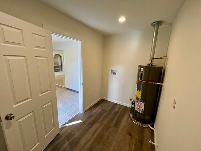 Building Photo - 1021 Sandalwood Dr