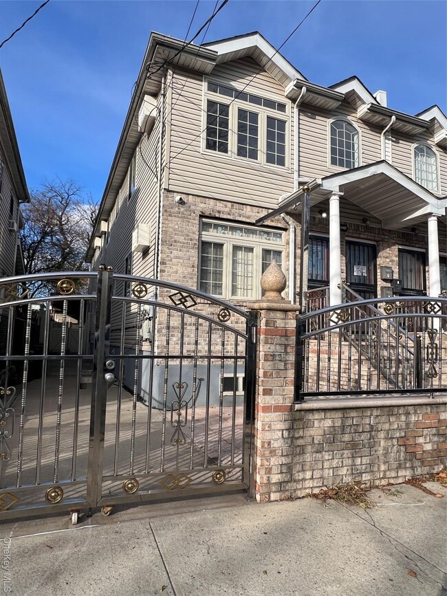 Foto del edificio - 169-11-169105 105th Ave