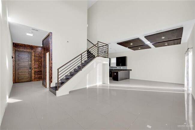 Building Photo - 28 Shalom Dr