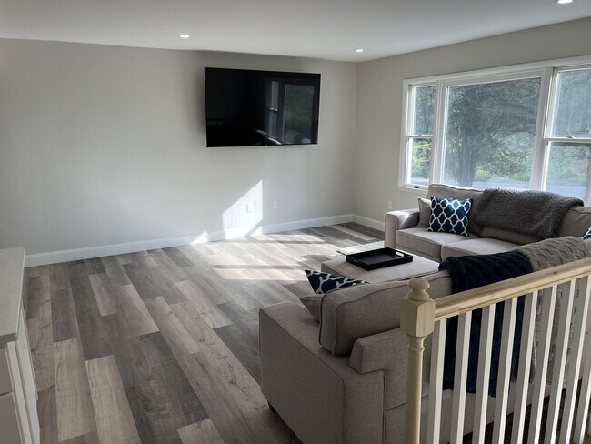 Building Photo - Charming Remodeled Single Home in Lemont, PA