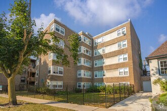 Building Photo - 7710 N Sheridan Rd