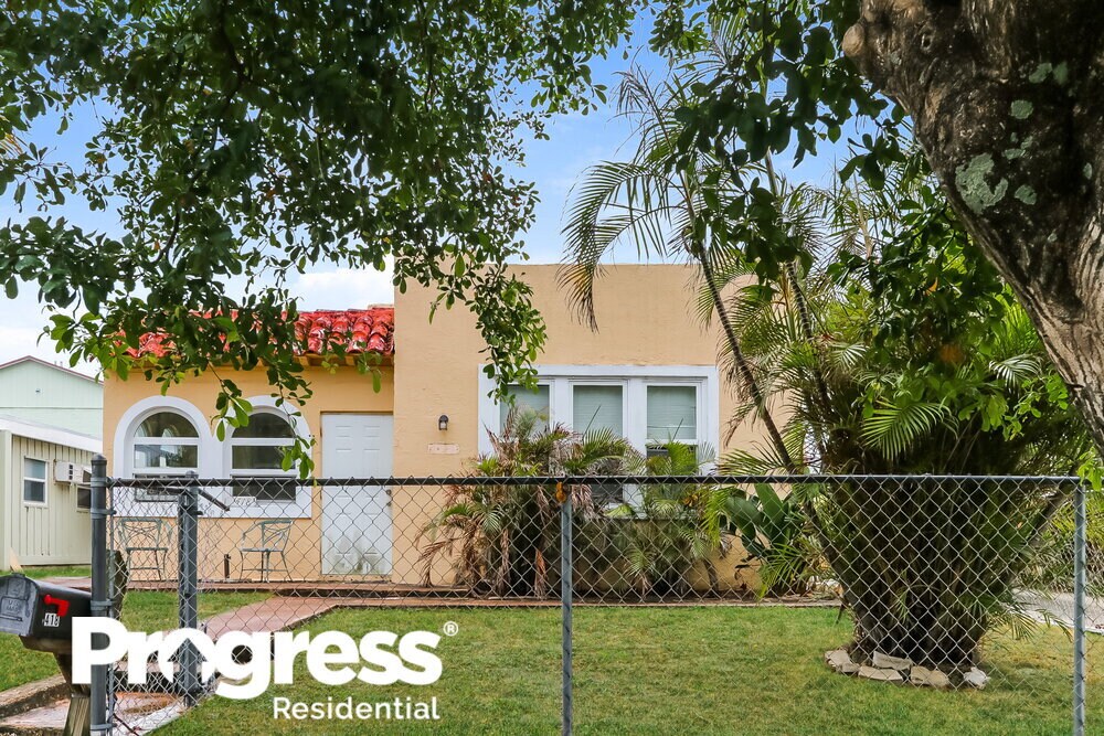 Foto principal - 418 Colonial Rd