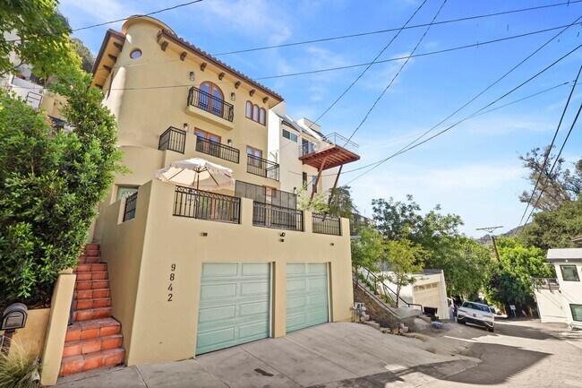Foto del edificio - 9842 Portola Dr