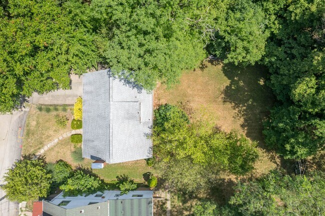 Building Photo - AVAILABLE AUGUST 1ST! STUNNING 3 BEDROOM IN BEECHVIEW!