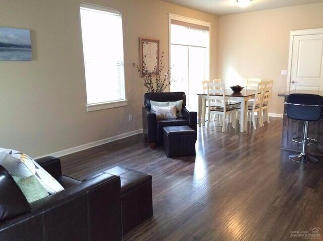 Foto del edificio - Lovely 3 bedroom 2.5 bath, plus Den on main level,  in The Bridges