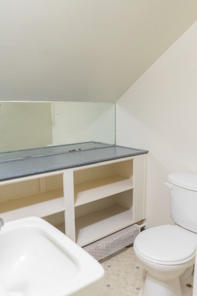 Foto del edificio - Cozy Studio, Available Now, Great location to Downtown!!