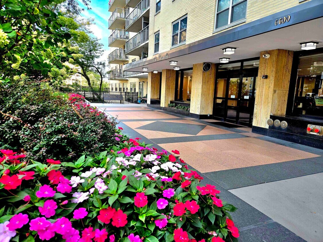 Foto principal - 6600 JFK Blvd E