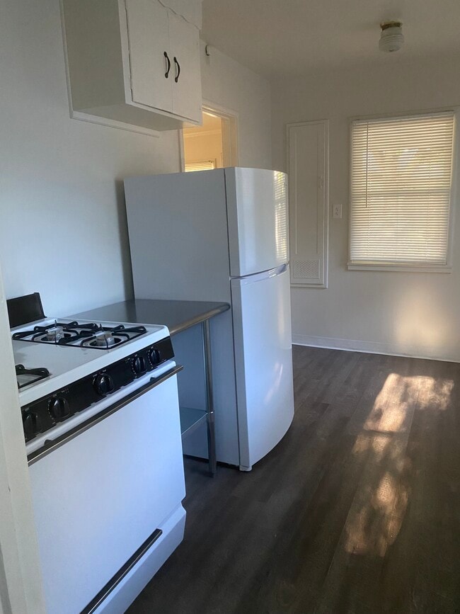 Kitchen - 428 Cross St