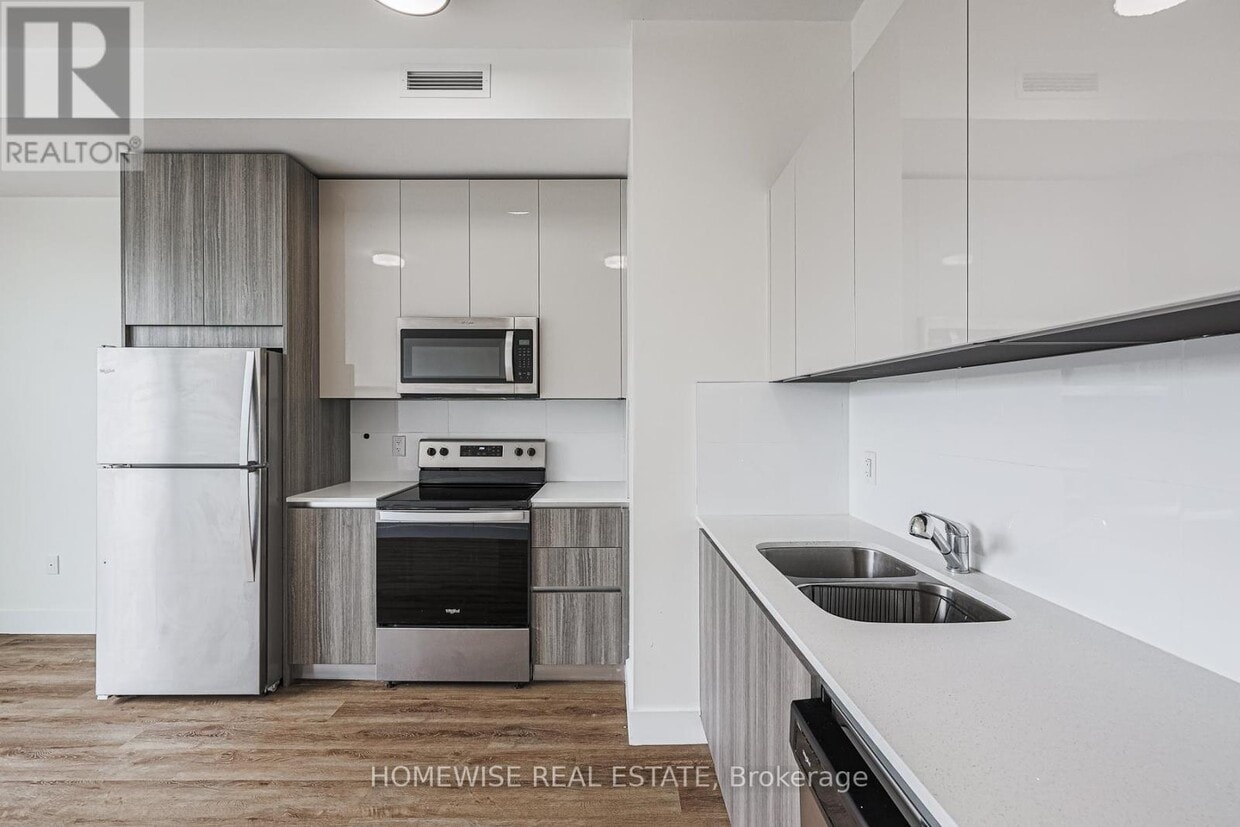 Primary Photo - 3020-3020 Dundas St W