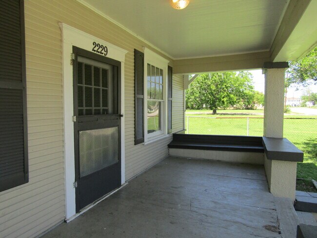 Building Photo - 2229 Procter St, Port Arthur, TX