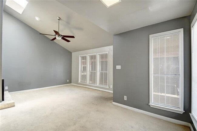 Building Photo - 2529 Rio Grande St