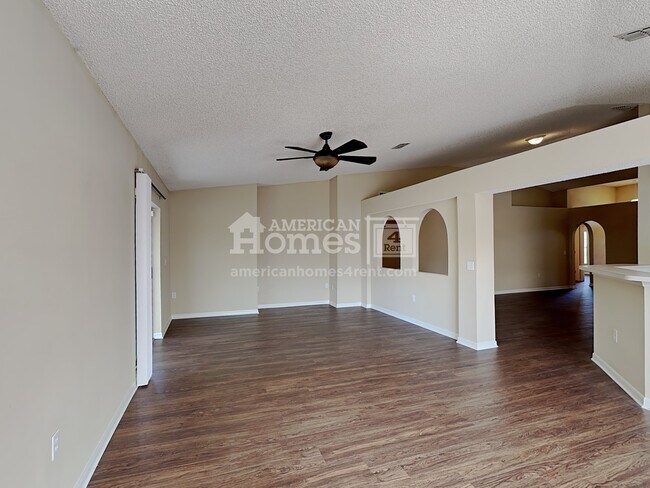Foto del edificio - 4115 Clearbrook Cove Road