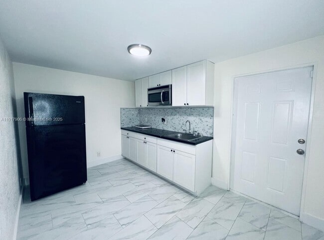 Building Photo - 5600 SW 38th St