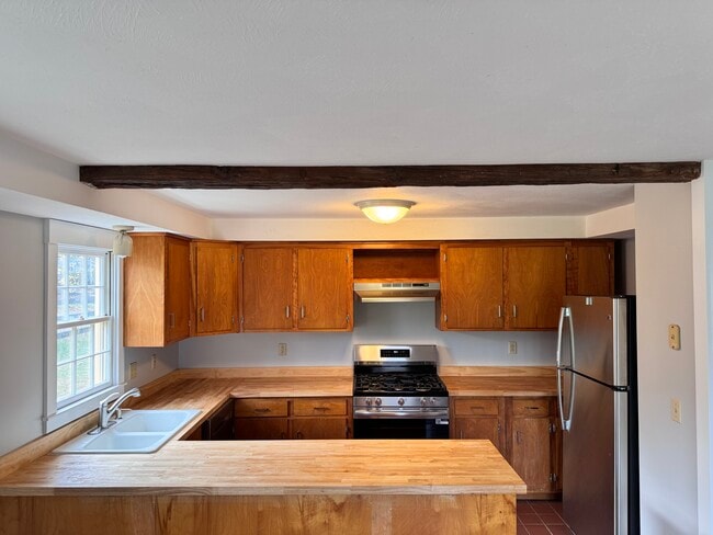 Building Photo - 253 Davis Rd