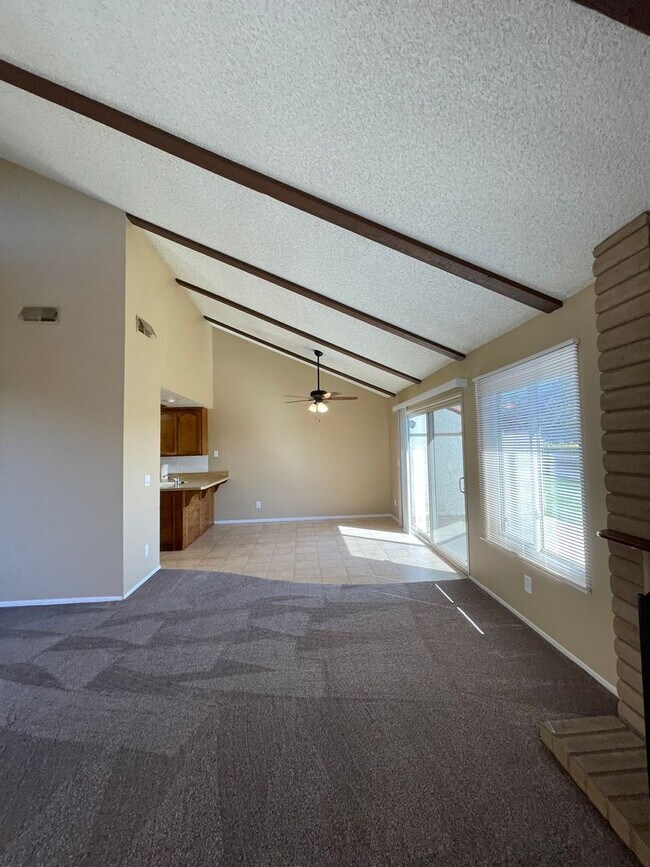 Foto del edificio - Mesa Circle Drive Townhouse with Loft!